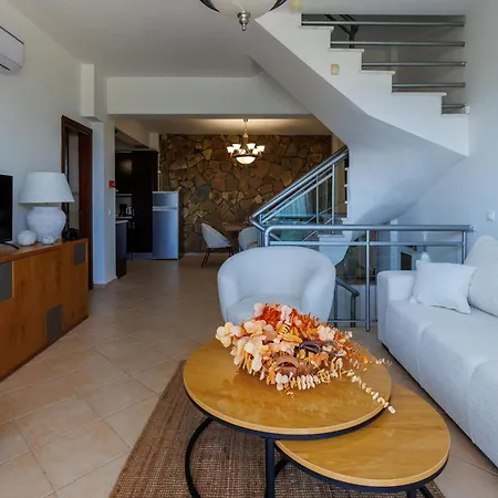 Roxanne Apartment *