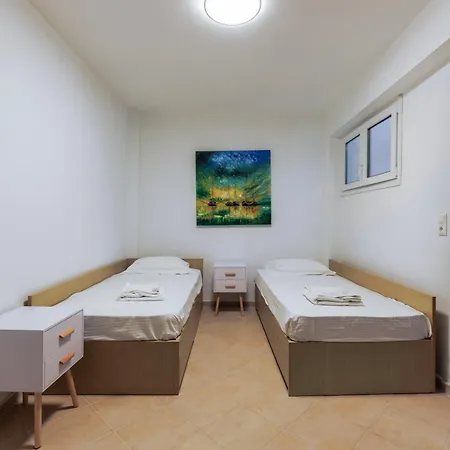 Roxanne Apartment *